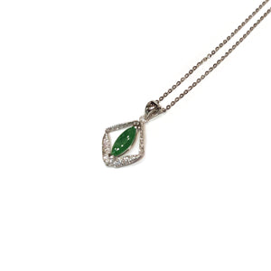 18K Emerald Green Jadeite Pendant (with 18K Gold Chain) 18K鮮綠翡翠吊墜（含18K金鏈）